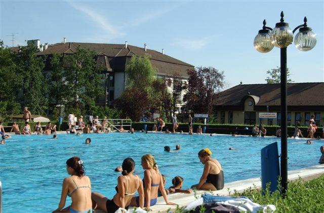Mátyás Vendégház Füzesgyarmat Esterno foto