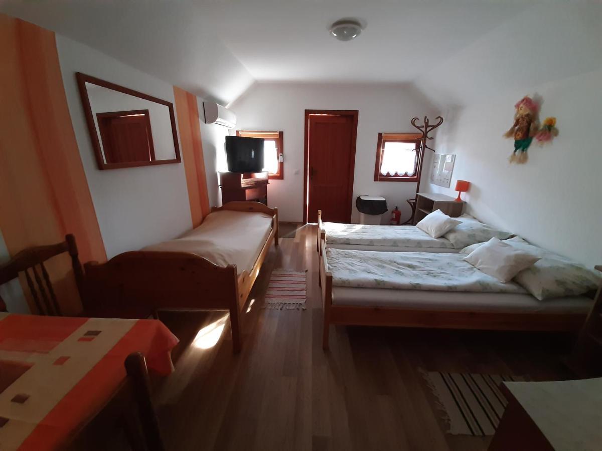 Mátyás Vendégház Füzesgyarmat Esterno foto